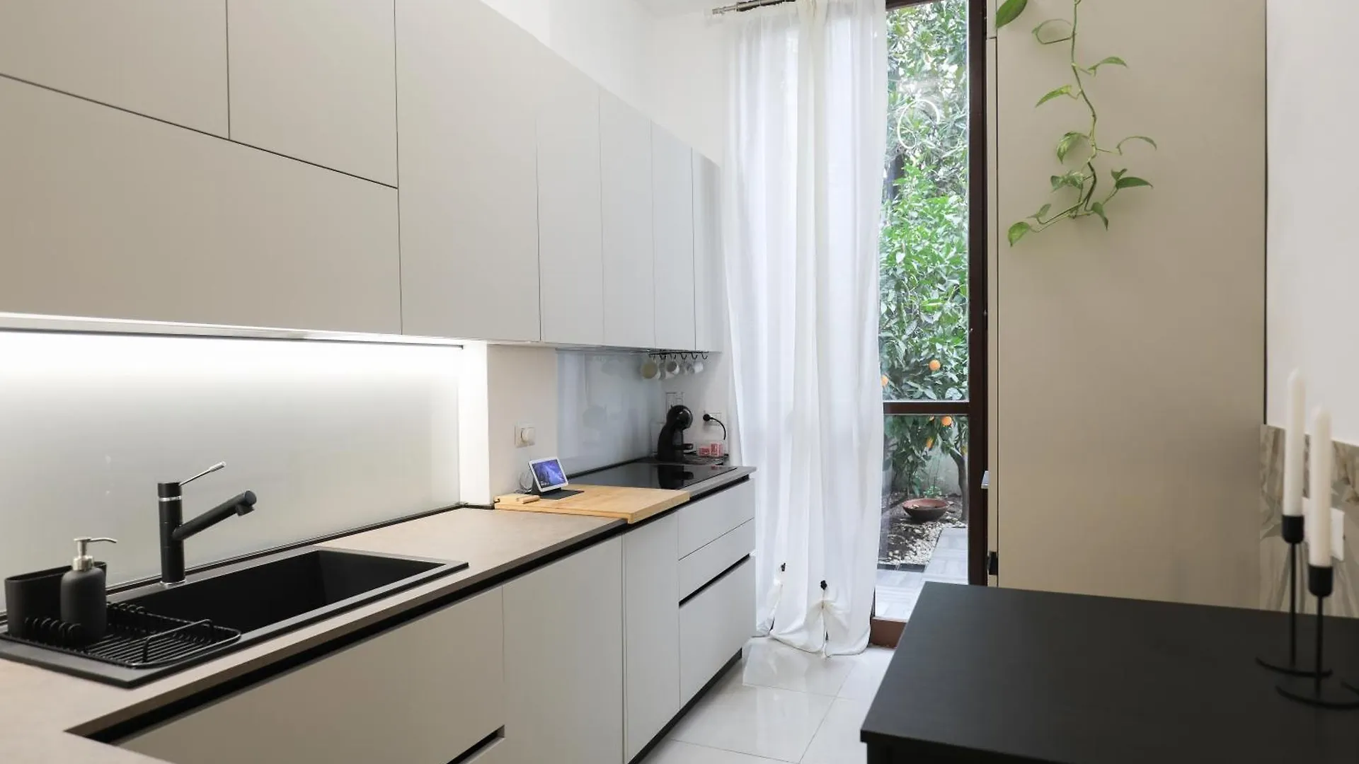 Giardino Terrazzo Privato Bilocale Moderno Vicino Metropolitana Comodo Per Niguarda E Centro Milano Italia